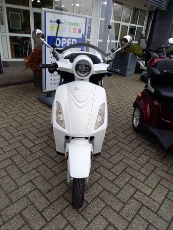 Witte scootmobiel